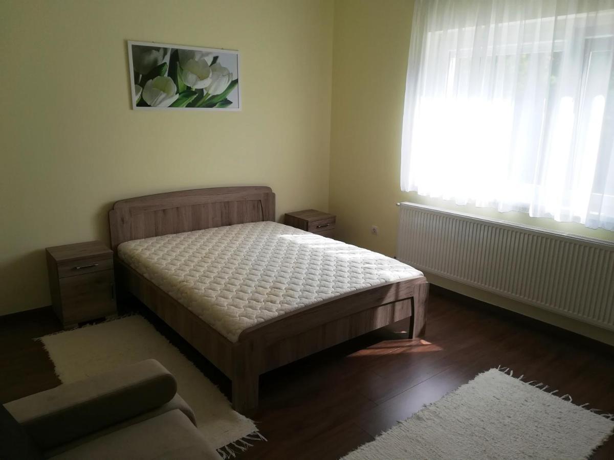 Kurucz Vendeghaz Hajduszoboszlo Apartment Exterior photo